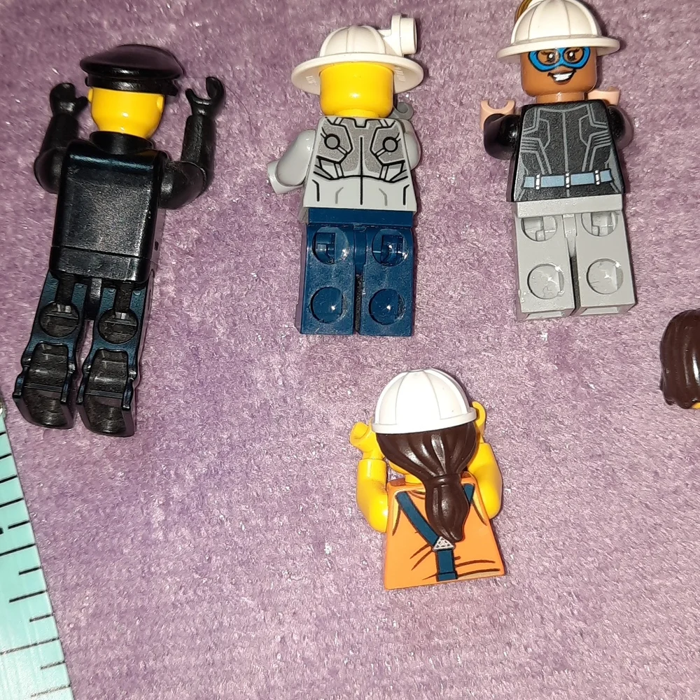 Lego Toys 3 and 1/2 men - Picture 8 of 8